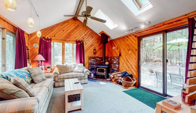 Two-story dog-friendly cabin with a wood stove, pool, tennis, beach, W/D