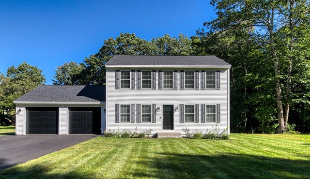 Two-Story Family-Friendly Home w/Deck, Gas Grill, Free WiFi, Washer/Dryer, Patio