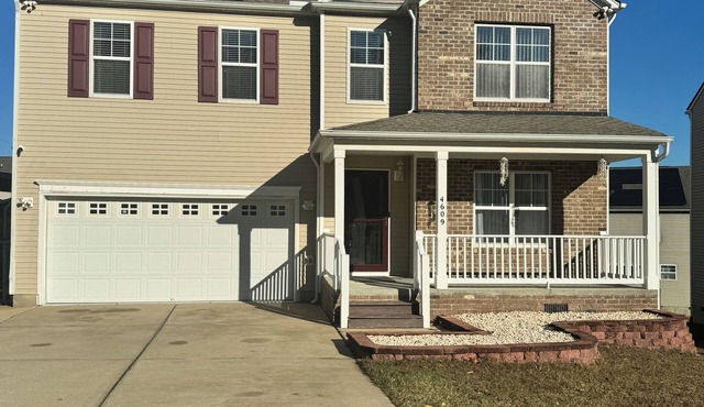 Two-Story Getaway Home with Outdoor Jacuzzi and Fire Pit★ EVENTS WELCOMED ★