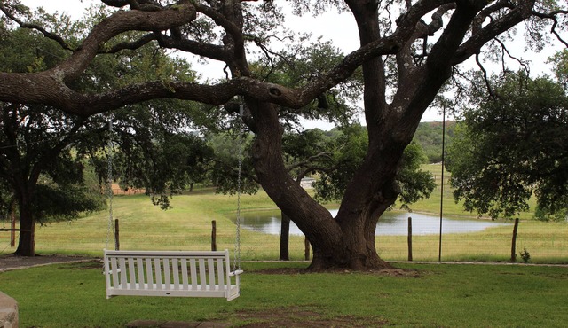 Two story house minutes to downtown Boerne