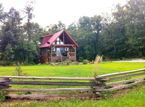 Two-Story Log Cabin Rental with a Hot Tub near Upper Meramec River, Missouri