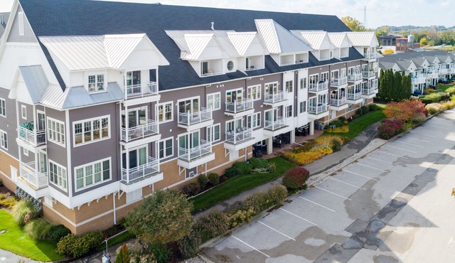 Two Story Upscale Condo w/Amazing Lake Views