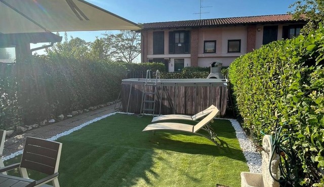 Two-story villa with private pool in residence near Milan fairgrounds