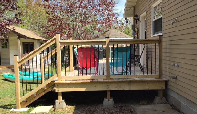 TWO STREETS FROM BEAUJOLI BEACH - GRAND BARACHOIS - AC- WIFI-SLEEPS SIX