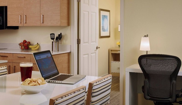 Two Suites with Full Kitchen, Pool & Gym Close to Rutgers University