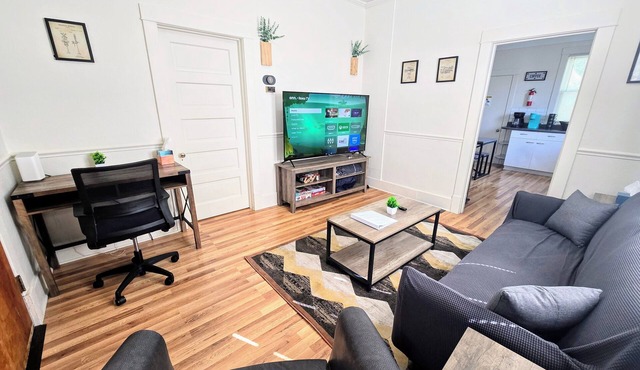 Two-tone Train Home! King bed, Pet friendly, Foosball!