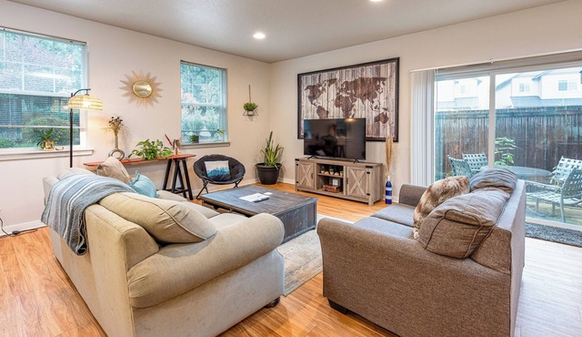 TWO townhomes for your giant group!