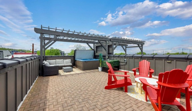 Two Townhomes - Hot Tubs and Rooftop Balconies