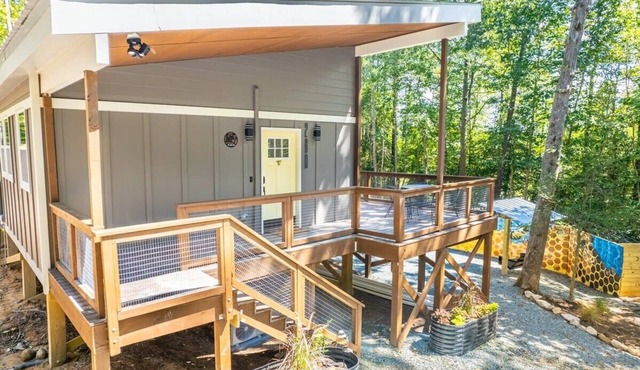 Two Tree Houses - Beehive & H20