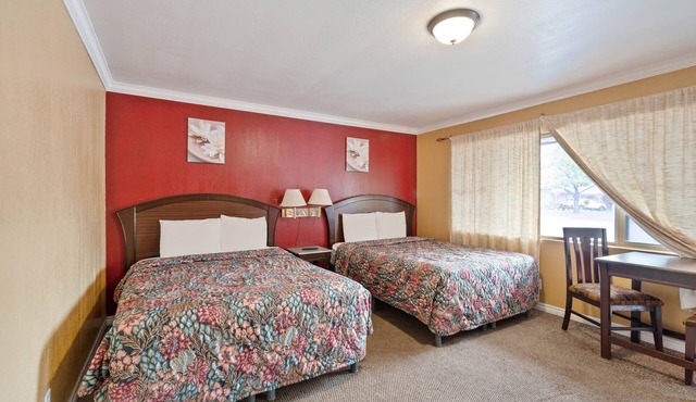 Two Units Perfect for Big Groups, with Free Parking, Pet-friendly!