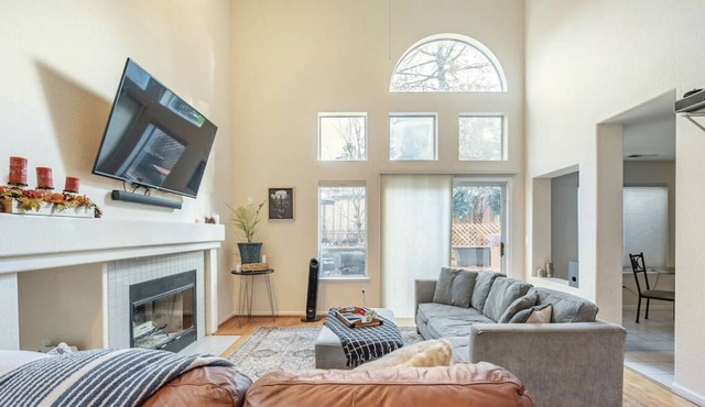 TwoStory comfy Family Home 🪵🔥Fully Stocked, located in the heart of Rocklin,CA