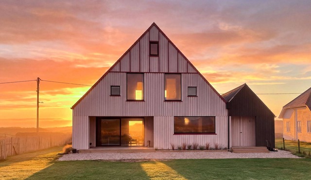 TWYN ISAF, pet friendly, country holiday cottage in Borth