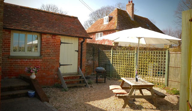 Twyne is a cosy cottage in the heart of rural Kent. Converted stables.