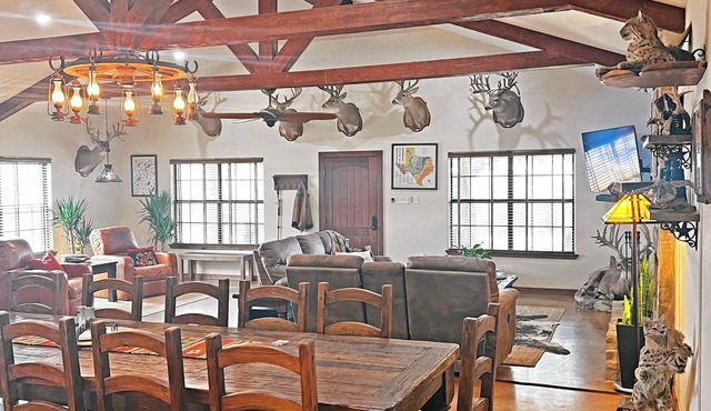 TX Ranch House Retreat ~ The Palmera Ranch ~ Private, Wildlife Ranch