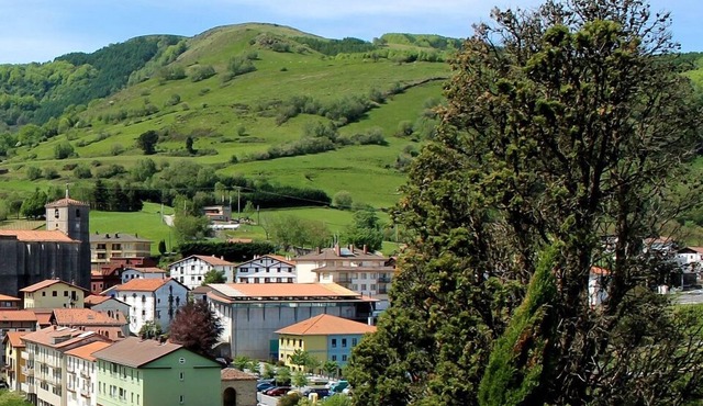 Txangilu Etxea in Aia, next to the sea and the mountains. !! live it