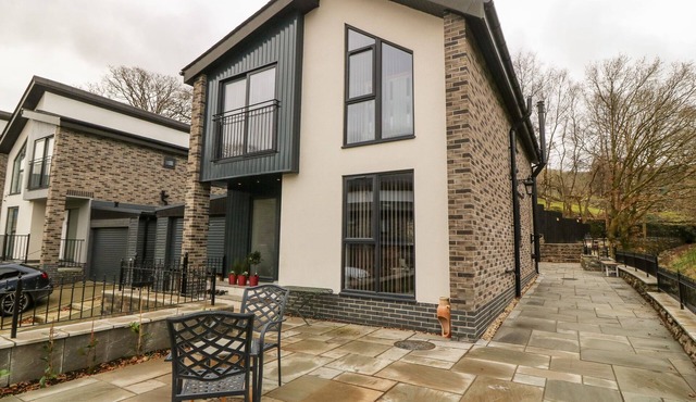 TY BAINS, family friendly, character holiday cottage in Llanberis