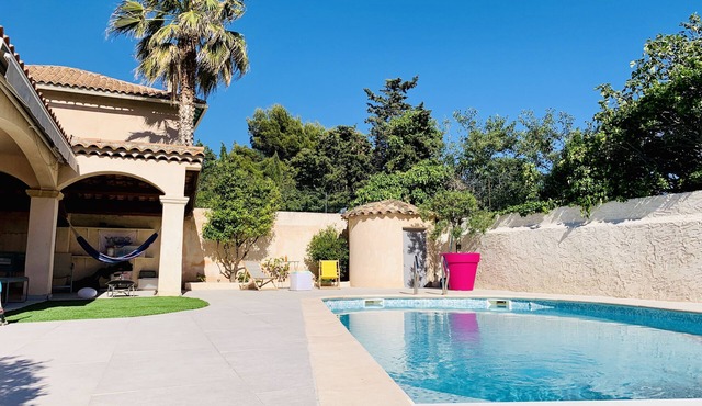 Ty'Bonheurs - sleeps 8 - garden pool sea