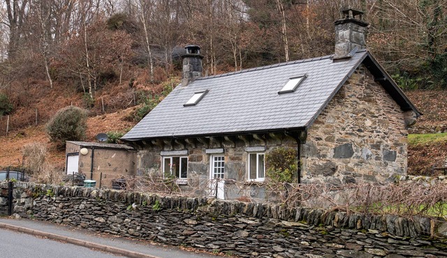 Ty Bont - Two Bedroom Cottage, Sleeps 5