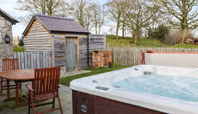 TY BUDDUG, family friendly, luxury holiday cottage in Llandegla