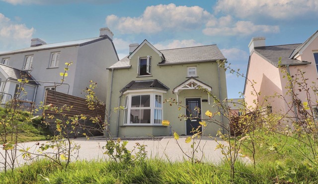 TY CAIO, family friendly, with a garden in Newport, Pembrokeshire