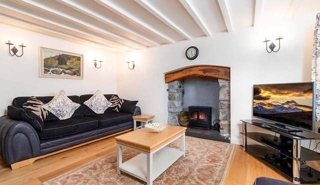 Ty Canol Pont y Garth