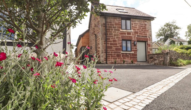 TY COCH, family friendly, character holiday cottage in Ruthin