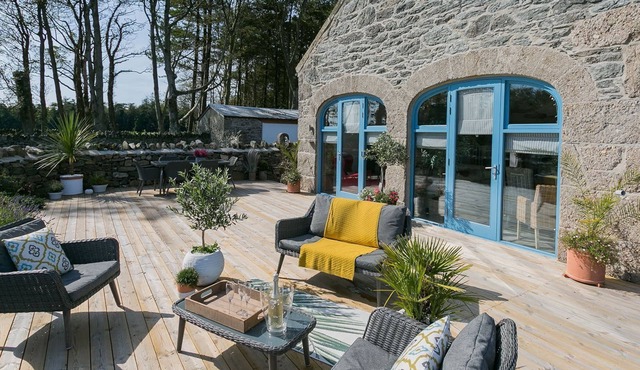 Ty Coets - a ground floor bedroom that sleeps 7 guests in 3 bedrooms