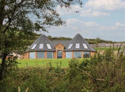 Ty Crwn - The Roundhouse