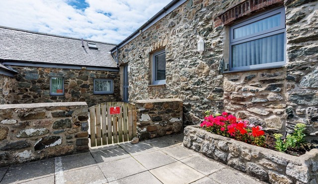 Ty Cwyfan: 3‑Bed Ground-Floor Apartment in Aberffraw | Managed by Anglesey Holiday Lettings