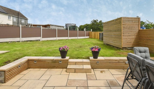 TY DRWS NESAF, pet friendly, with open fire in Cwmllynfell