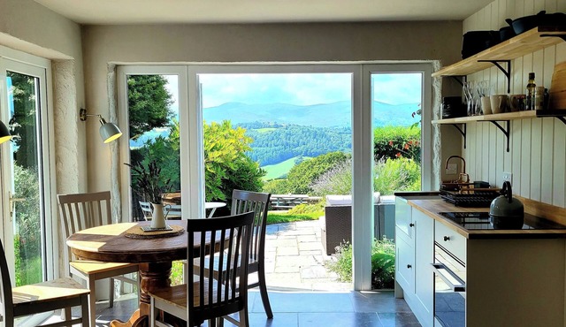 Ty Farm Retreat - Farmhouse Studio - Mountain View