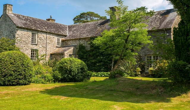 Ty Fry Estate - sleeps 16 guests in 8 bedrooms