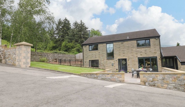 TY GAMBO, family friendly, character holiday cottage in Matlock