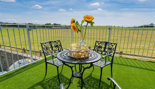 Ty Gwair - a cosy fire that sleeps 4 guests in 2 bedrooms