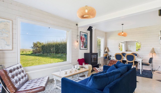 Ty Gwen Mar - waterfront house for 6