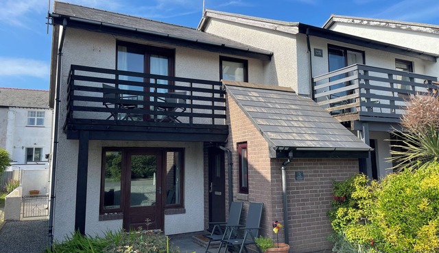 TY HAF, pet friendly, country holiday cottage in Trearddur Bay