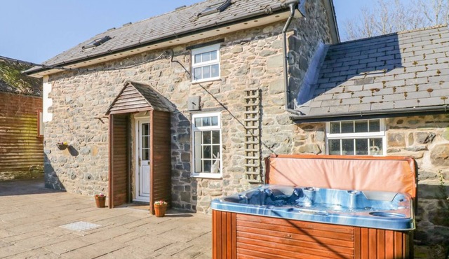TY HAF, pet friendly, luxury holiday cottage, with pool in Carno