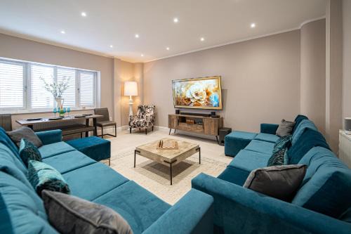 Ty Haul, meaning Sun House, open plan luxury, for work or play