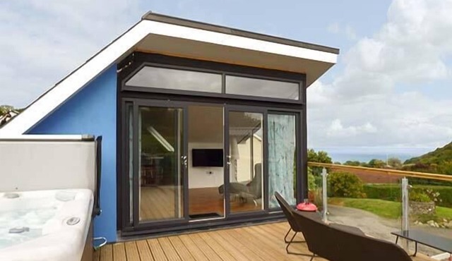 TY HENRI, pet friendly, luxury holiday cottage in Tresaith