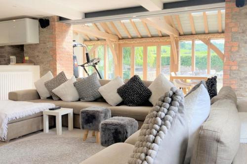 Ty Hobi Bach - at the foot of the Black Mountains