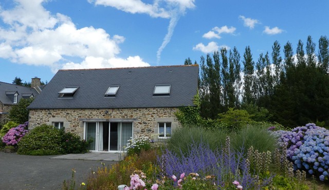 Ty Kerzont:Charming gîte, oasis of nature and calm, near Perros-Guirec,