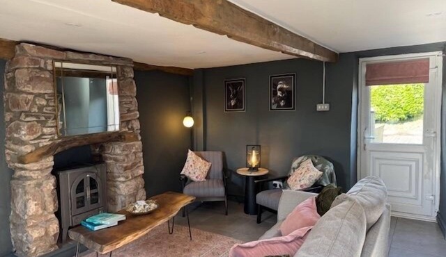 Ty Llaeth 2-Bed Cottage, Sleeps 4, Pet Friendly