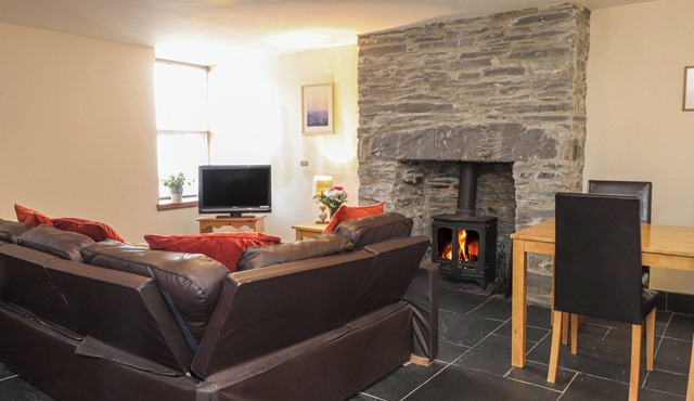 TY LLEWELYN, character holiday cottage in Betws-Y-Coed