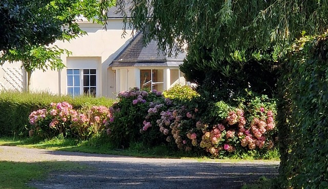 Ty Mamie Spa Holiday Home – Private Terrace, Garden & Wi-Fi, 700m from the Beach