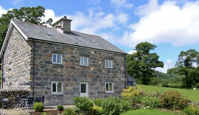 TY MAWR COTTAGE, family friendly, with hot tub in Llanuwchllyn