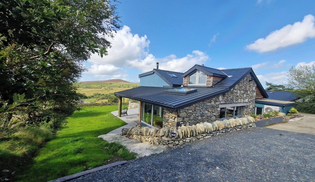 TY MAWR, family friendly, luxury holiday cottage in Dinorwig