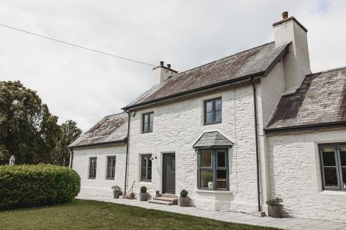 Ty Mawr, The Old School Holiday Homes - Pet Friendly