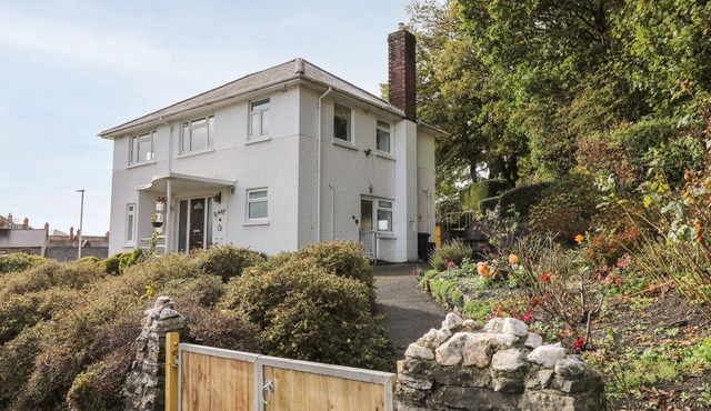 TY MELYN, family friendly, country holiday cottage in Aberystwyth