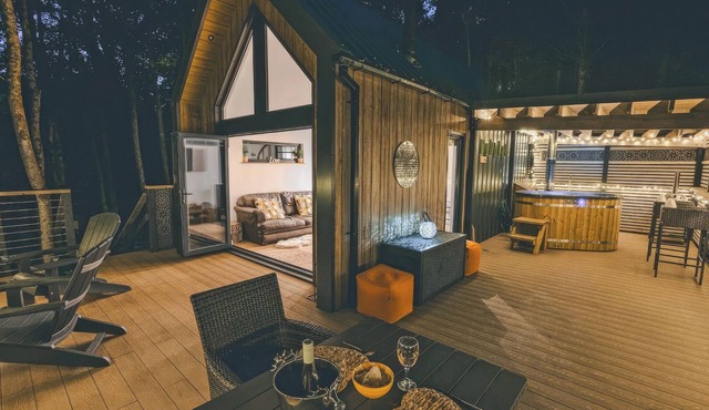 Ty Nant Treehouse - UKC7800