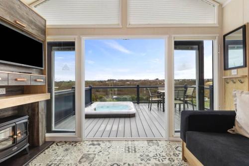 Ty Poppy at Noble Court with Hot Tub